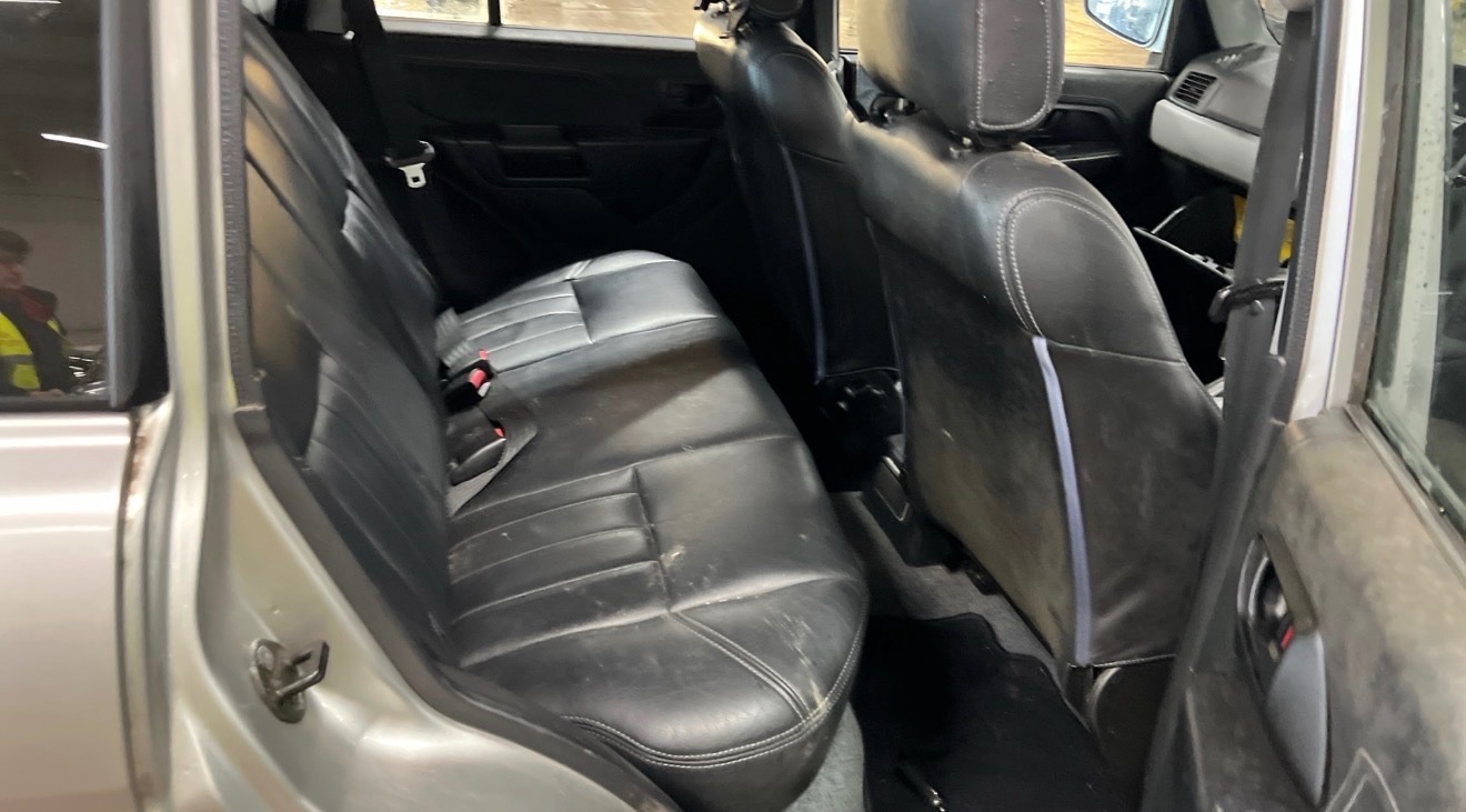 Used Mitsubishi Shogun 2002 for sale - 77241999: Photo 4