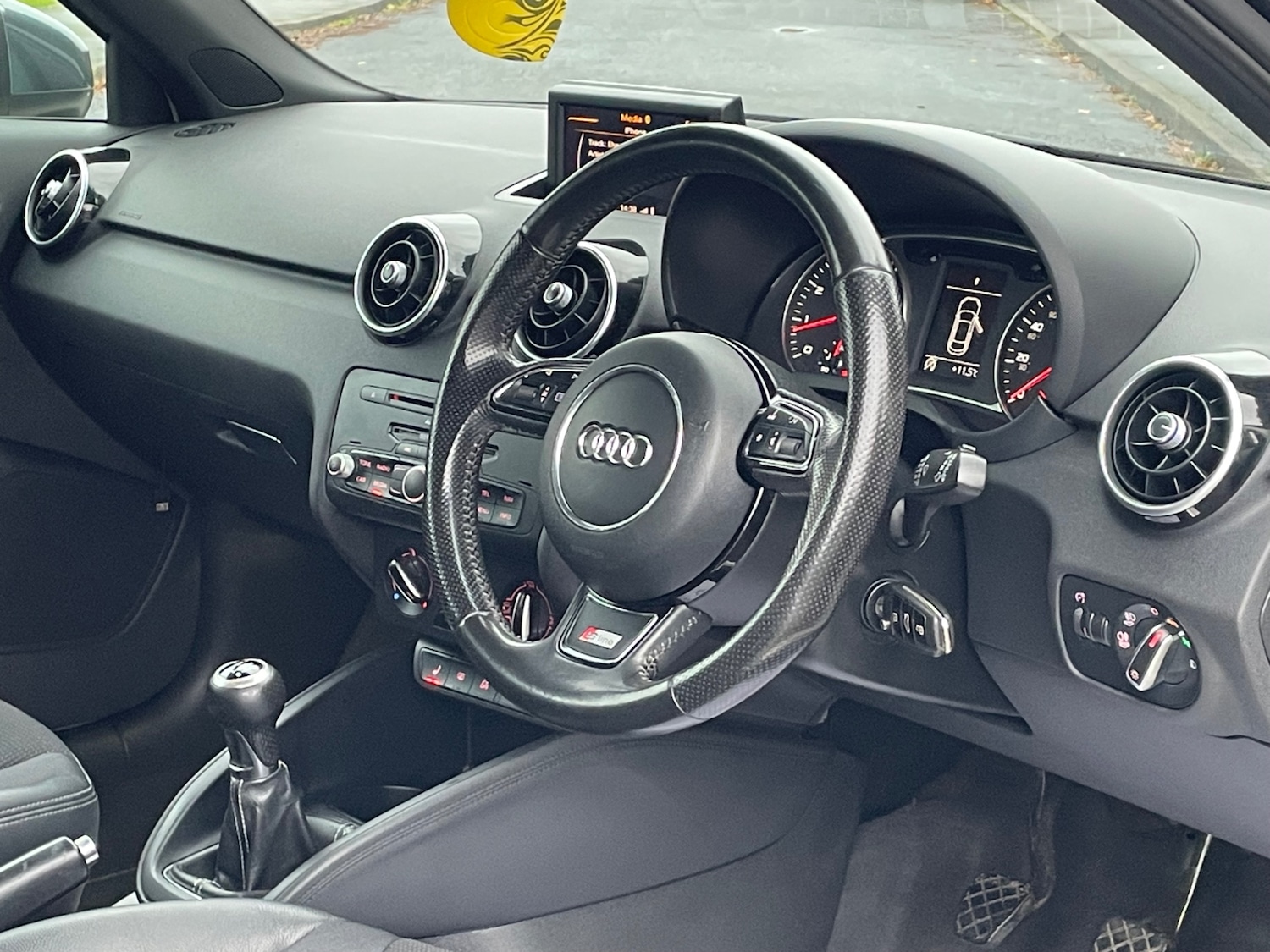 Used Audi A1 2011 for sale - 76803215: Photo 2