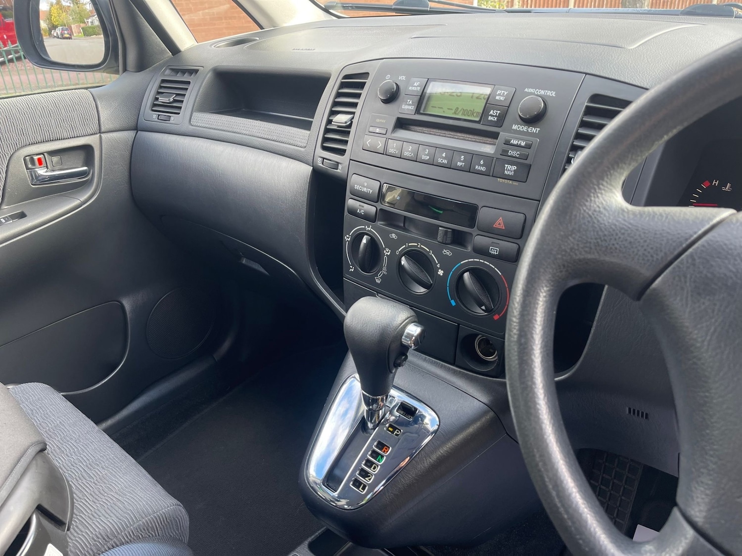 Used Toyota Corolla Verso 2003 for sale - 76397167: Photo 7