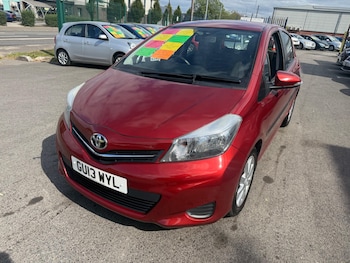 Used Toyota Yaris 2013 for sale - 76549810: Photo