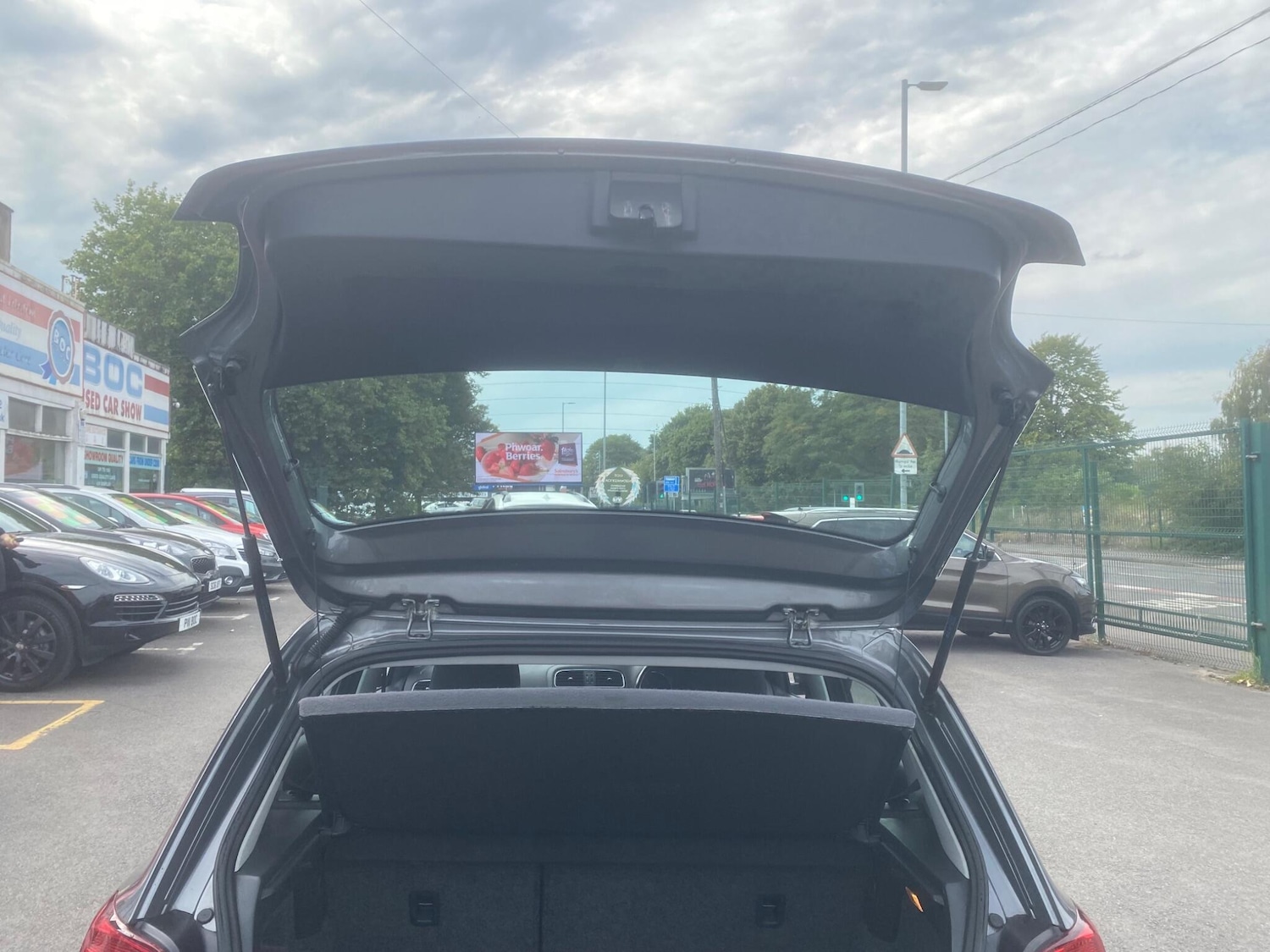 Used Volkswagen Polo 2014 for sale - 76549377: Photo 40