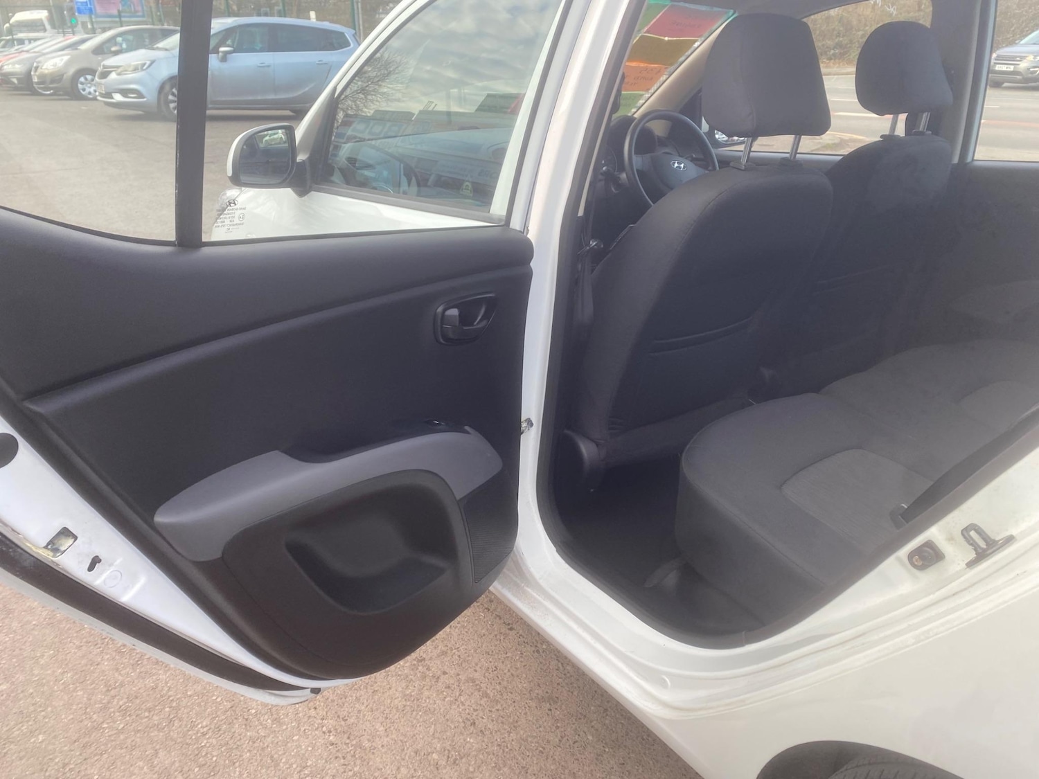 Used Hyundai i10 2012 for sale - 76550211: Photo 27