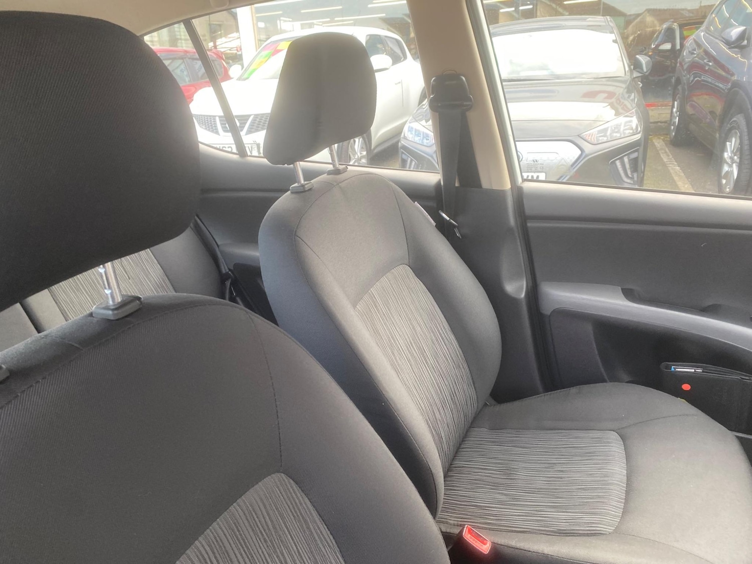 Used Hyundai i10 2012 for sale - 76550211: Photo 45