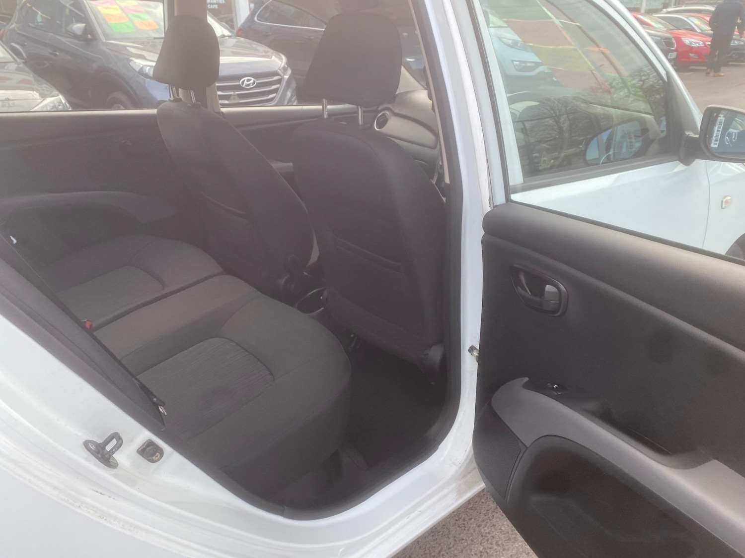 Used Hyundai i10 2012 for sale - 76550211: Photo 46