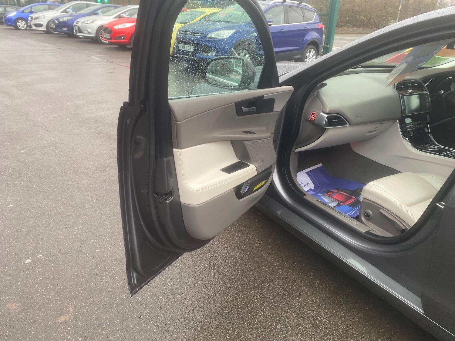 Used Jaguar XE 2016 for sale - 77291619: Photo 30