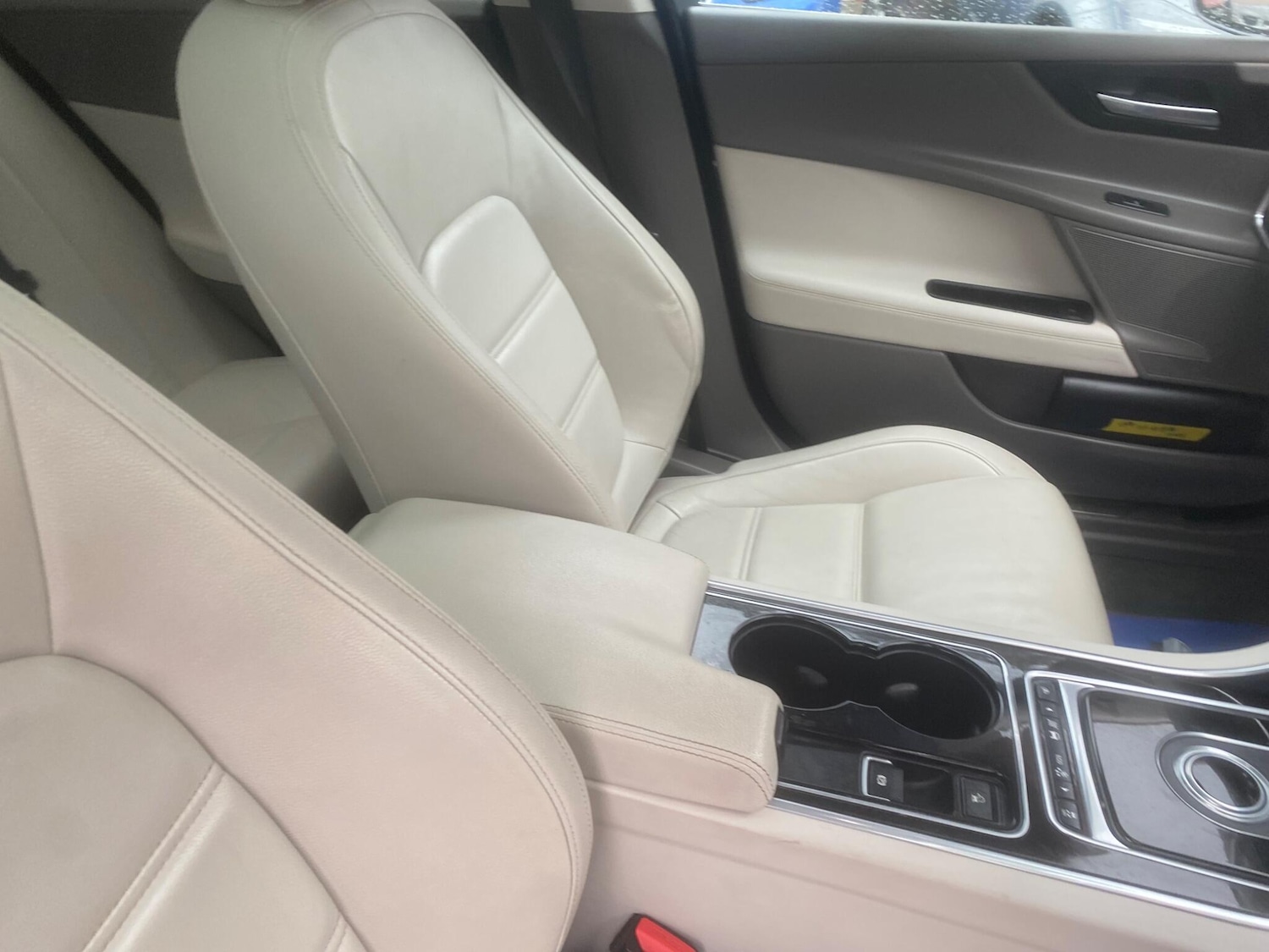 Used Jaguar XE 2016 for sale - 77291619: Photo 45