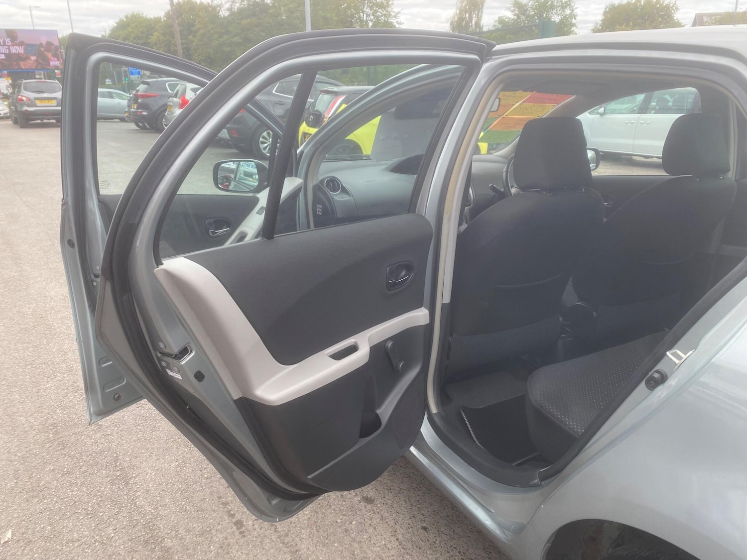 Used Toyota Yaris 2011 for sale - 76549391: Photo 33