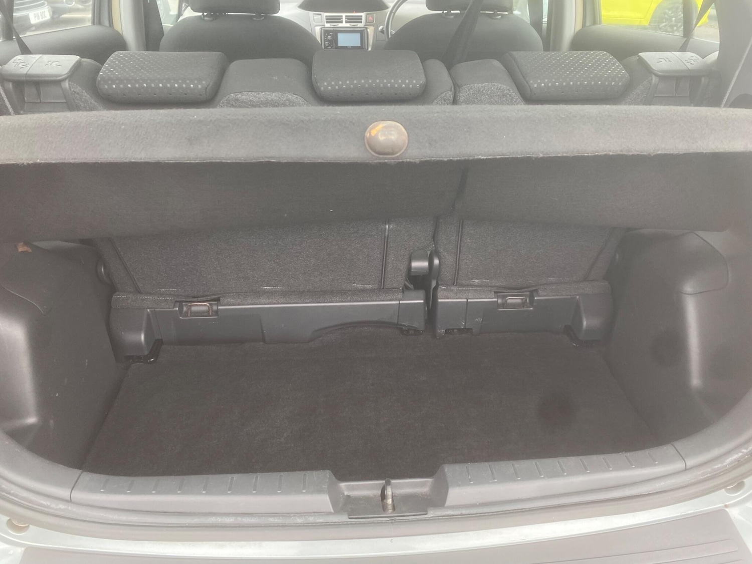 Used Toyota Yaris 2011 for sale - 76549391: Photo 39