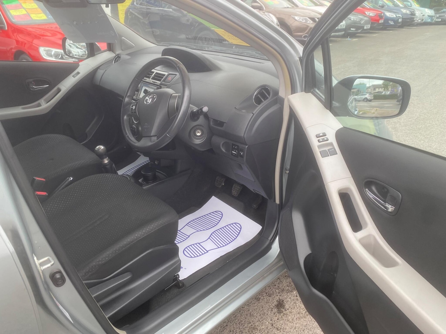 Used Toyota Yaris 2011 for sale - 76549391: Photo 65