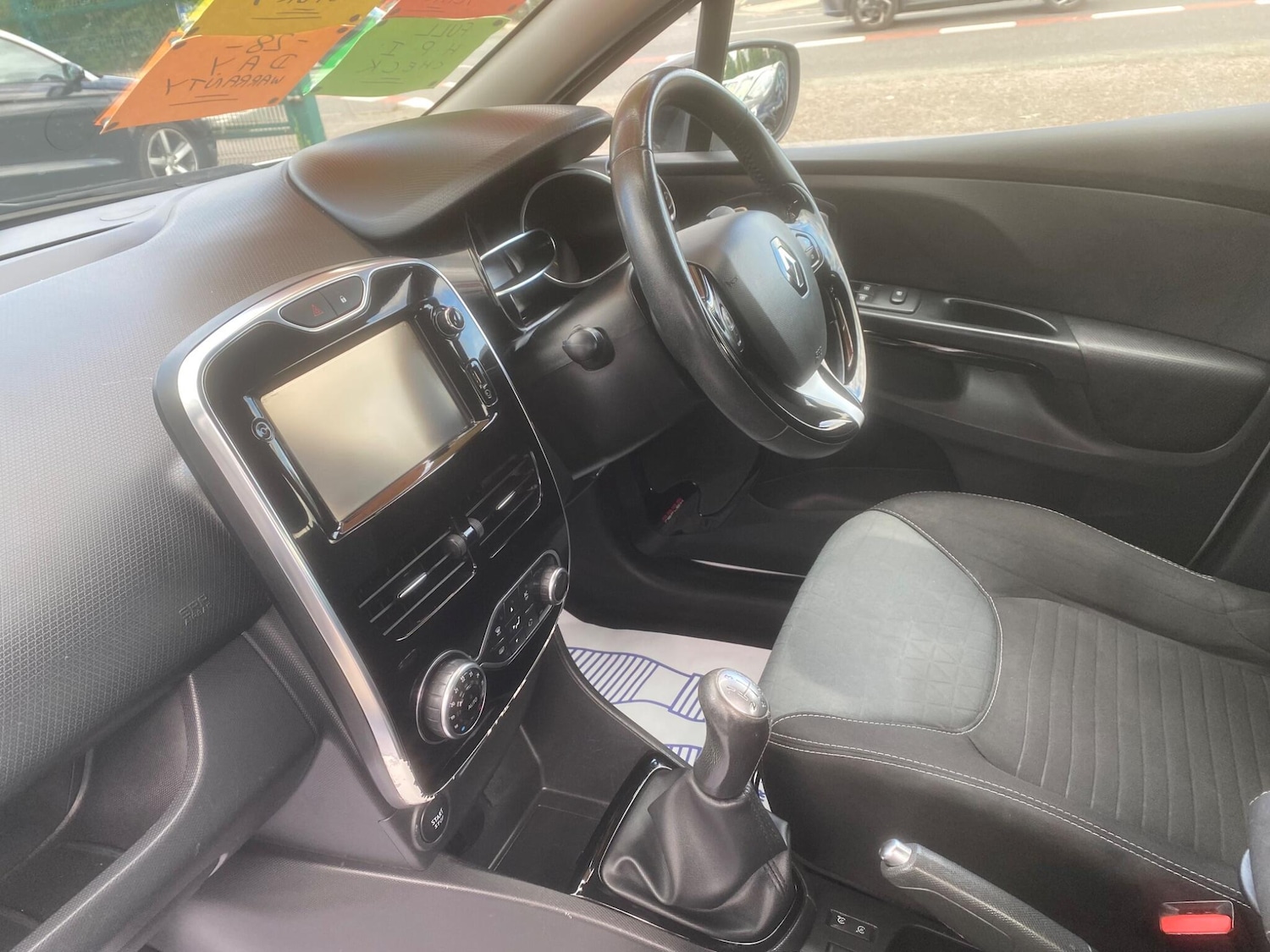 Used Renault Clio for sale - 76551139: Photo 19