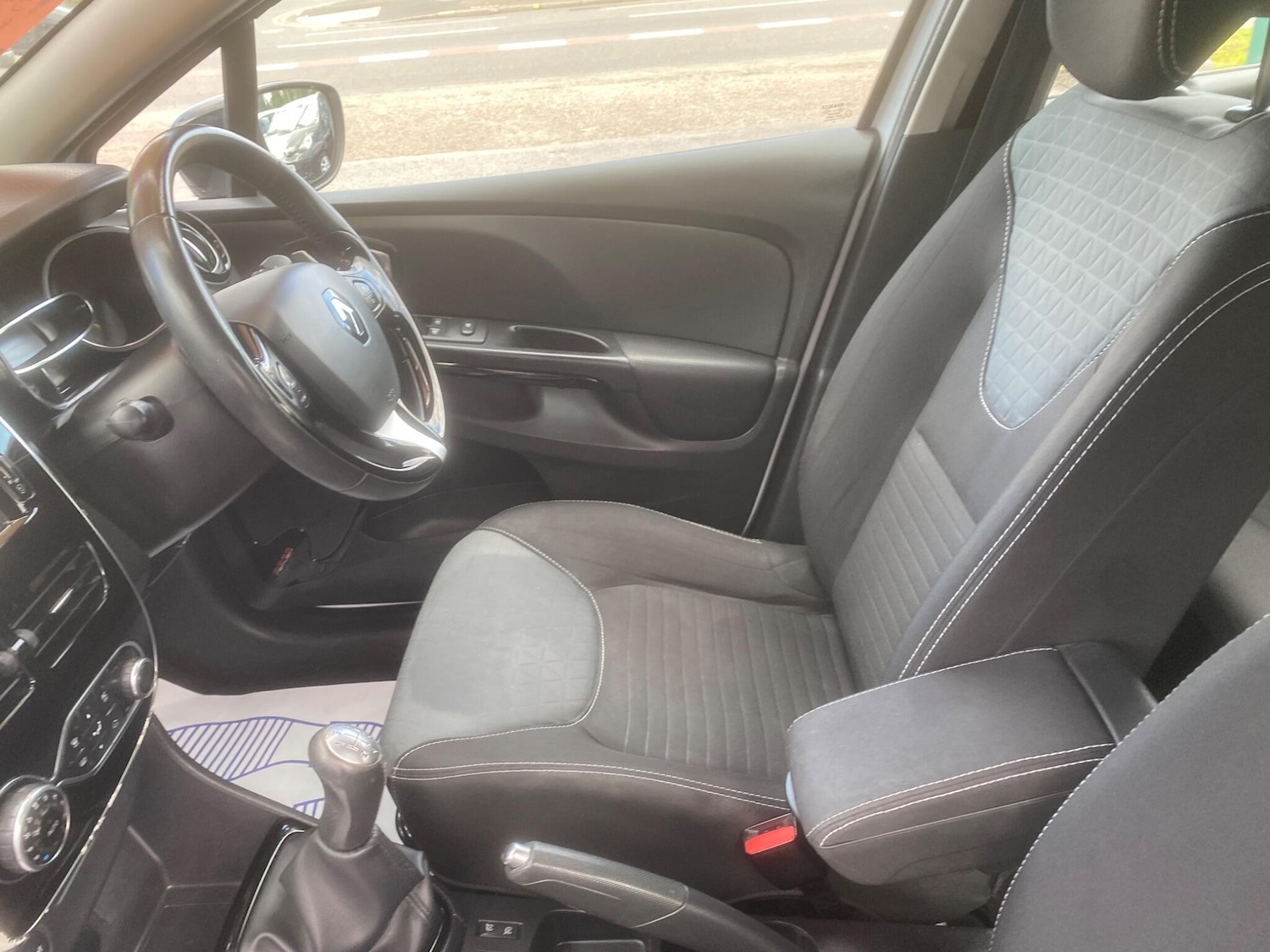 Used Renault Clio for sale - 76551139: Photo 21