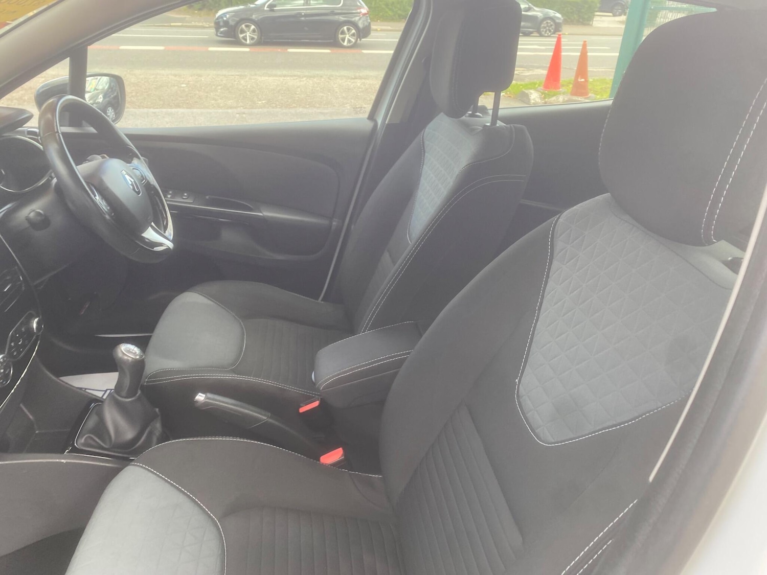 Used Renault Clio for sale - 76551139: Photo 23