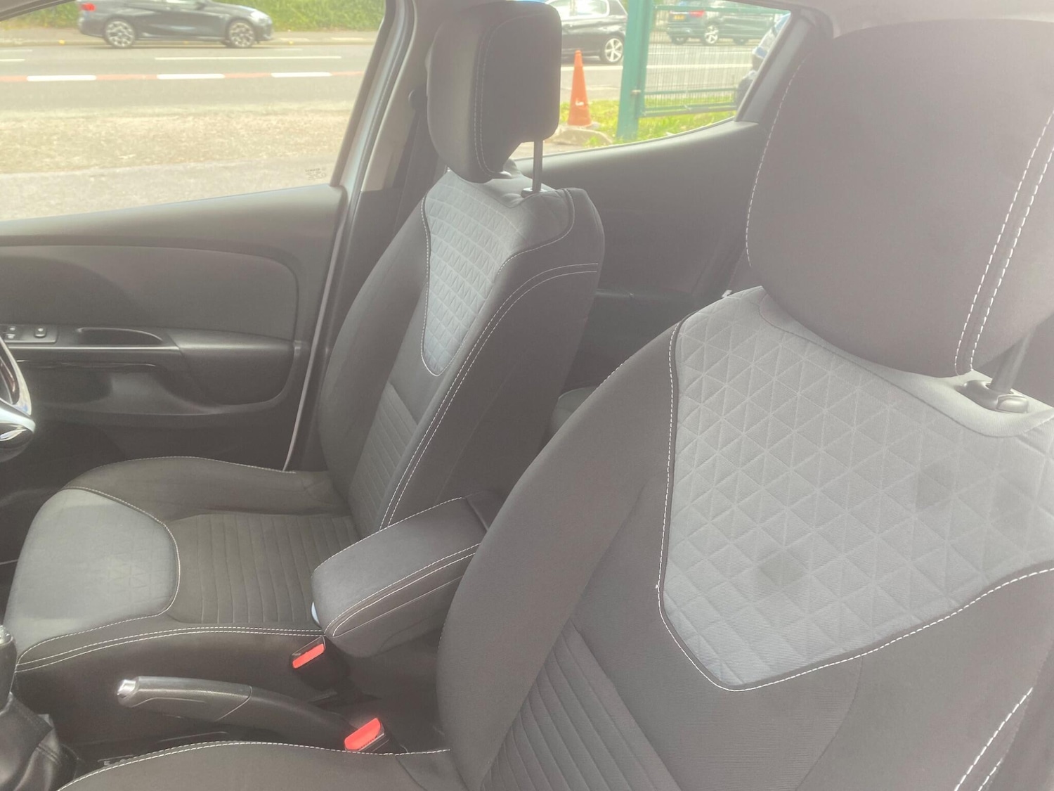 Used Renault Clio for sale - 76551139: Photo 24