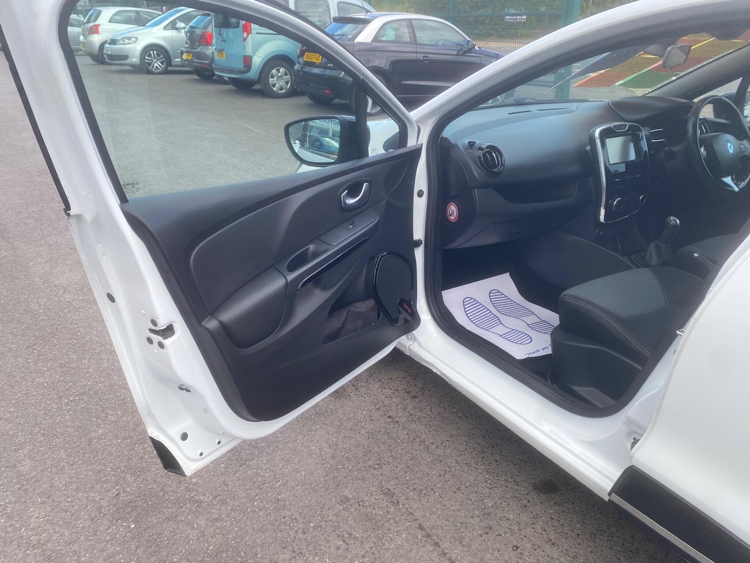 Used Renault Clio for sale - 76551139: Photo 26