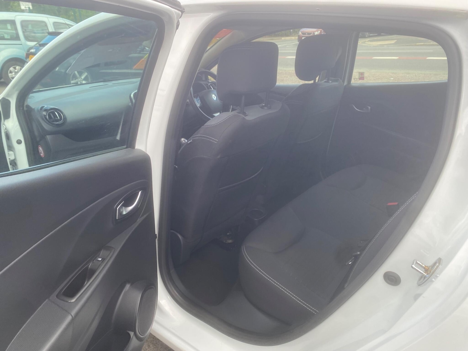 Used Renault Clio for sale - 76551139: Photo 28