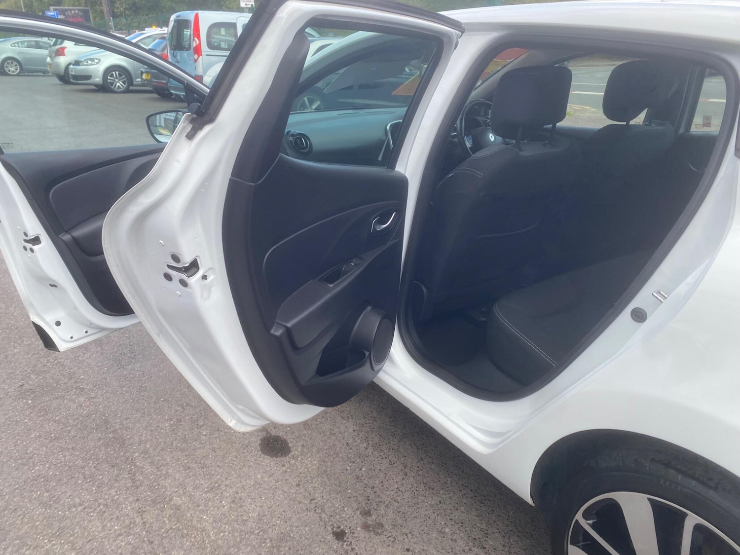 Used Renault Clio for sale - 76551139: Photo 33