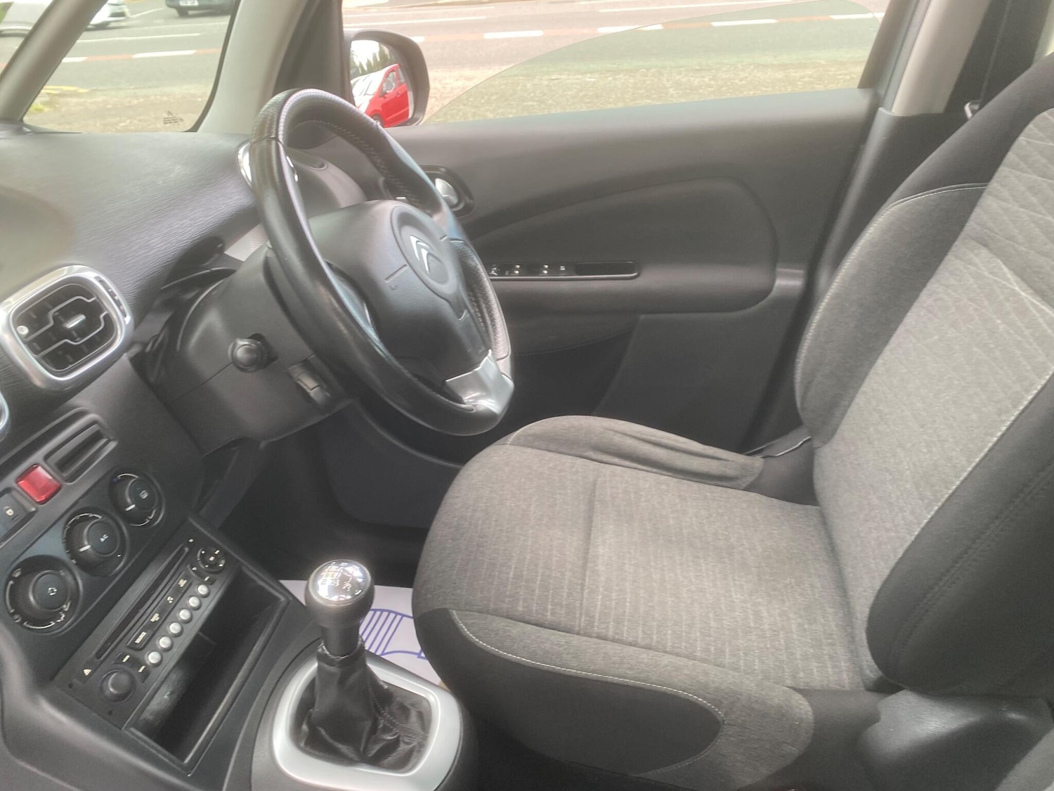 Used Citroen C3 Picasso 2017 for sale - 76991140: Photo 18