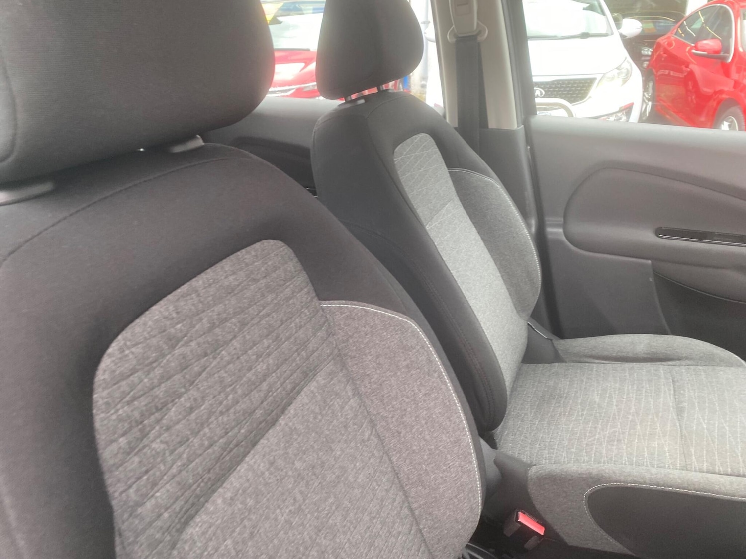 Used Citroen C3 Picasso 2017 for sale - 76991140: Photo 65