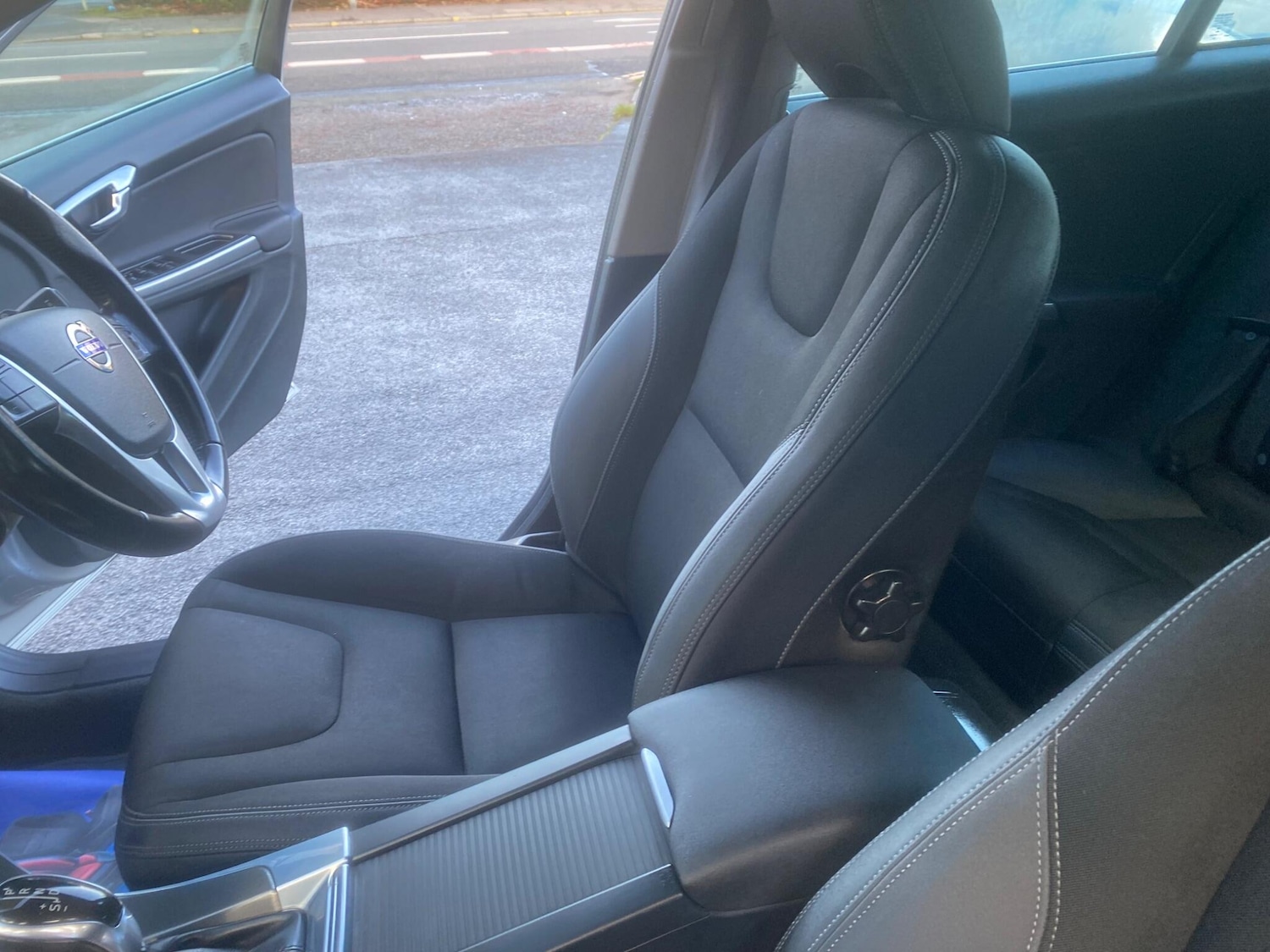 Used Volvo V60 2013 for sale - 77015840: Photo 20