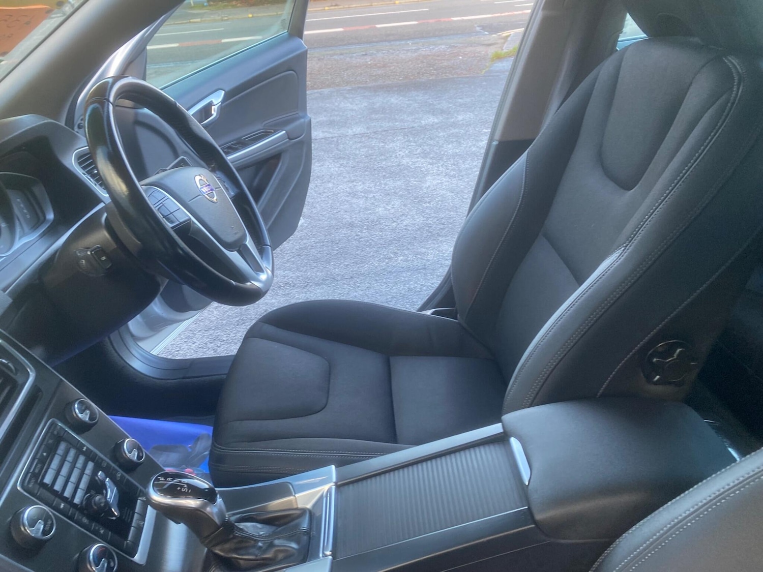 Used Volvo V60 2013 for sale - 77015840: Photo 21