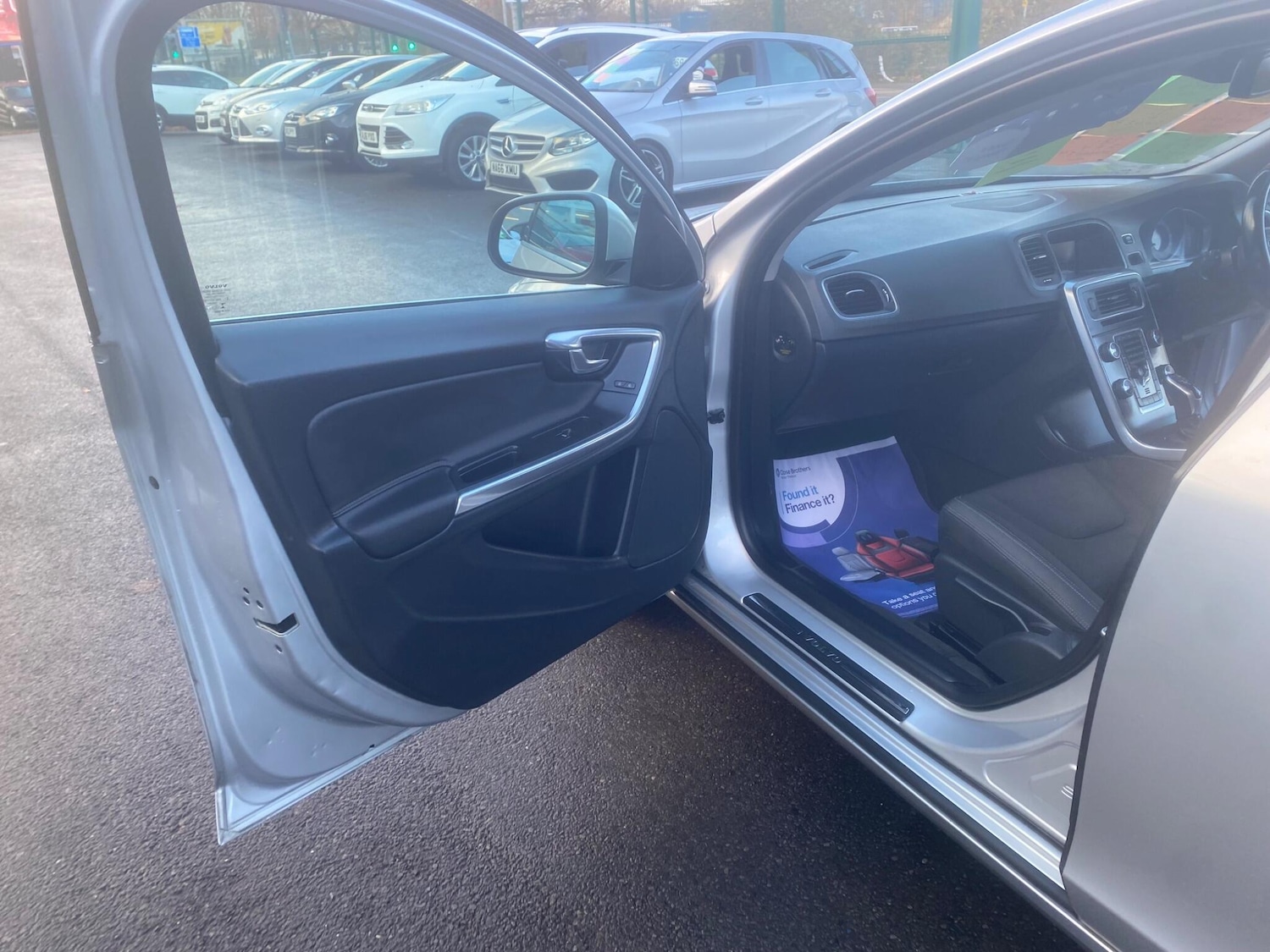 Used Volvo V60 2013 for sale - 77015840: Photo 32