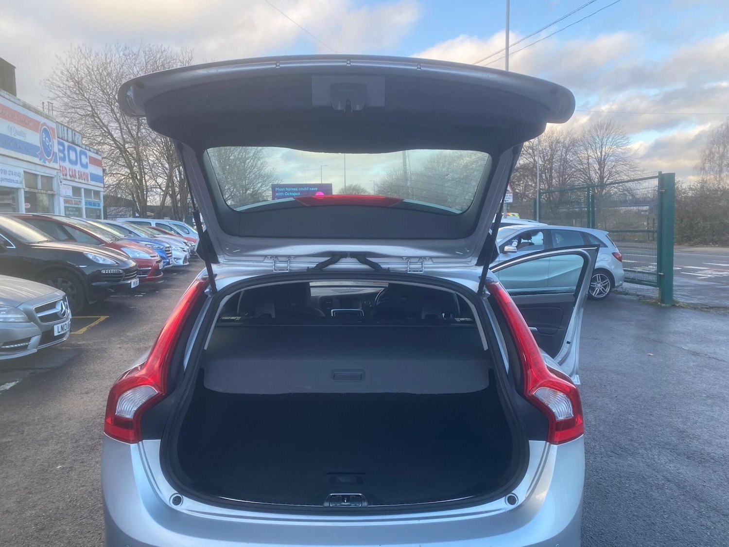 Used Volvo V60 2013 for sale - 77015840: Photo 38