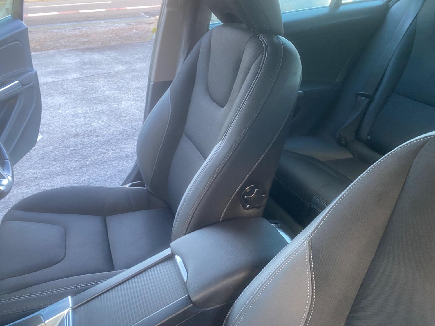 Used Volvo V60 2013 for sale - 77015840: Photo 39