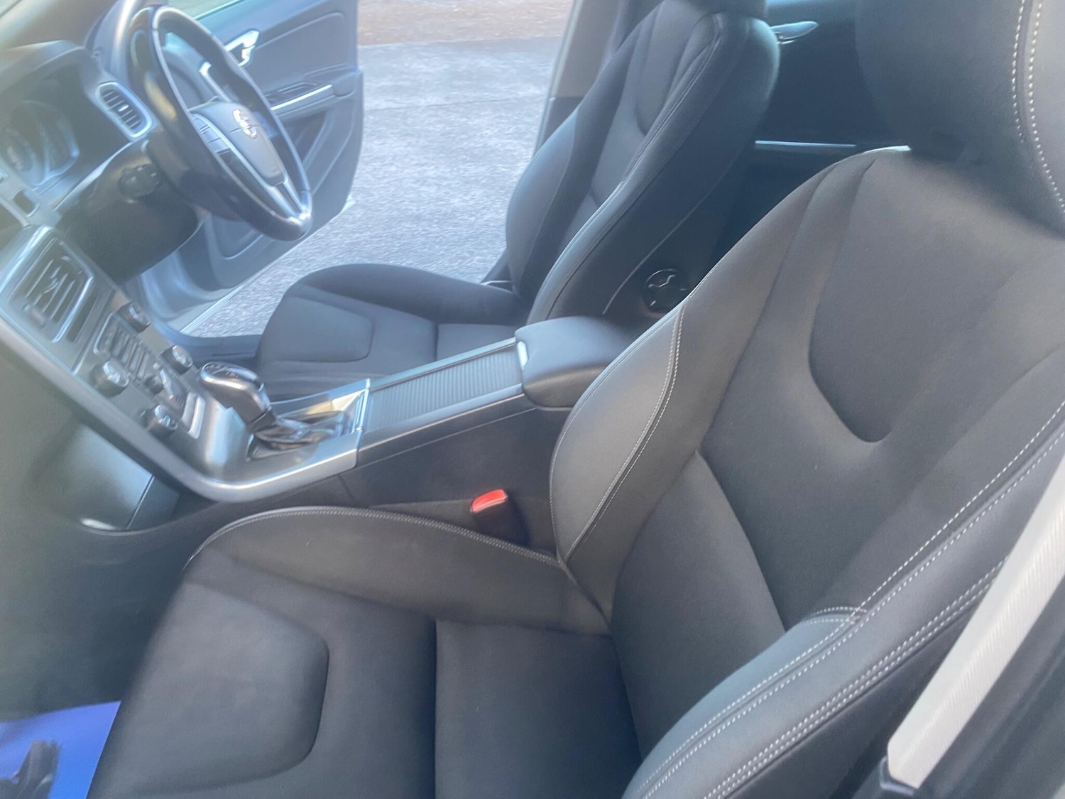 Used Volvo V60 2013 for sale - 77015840: Photo 40