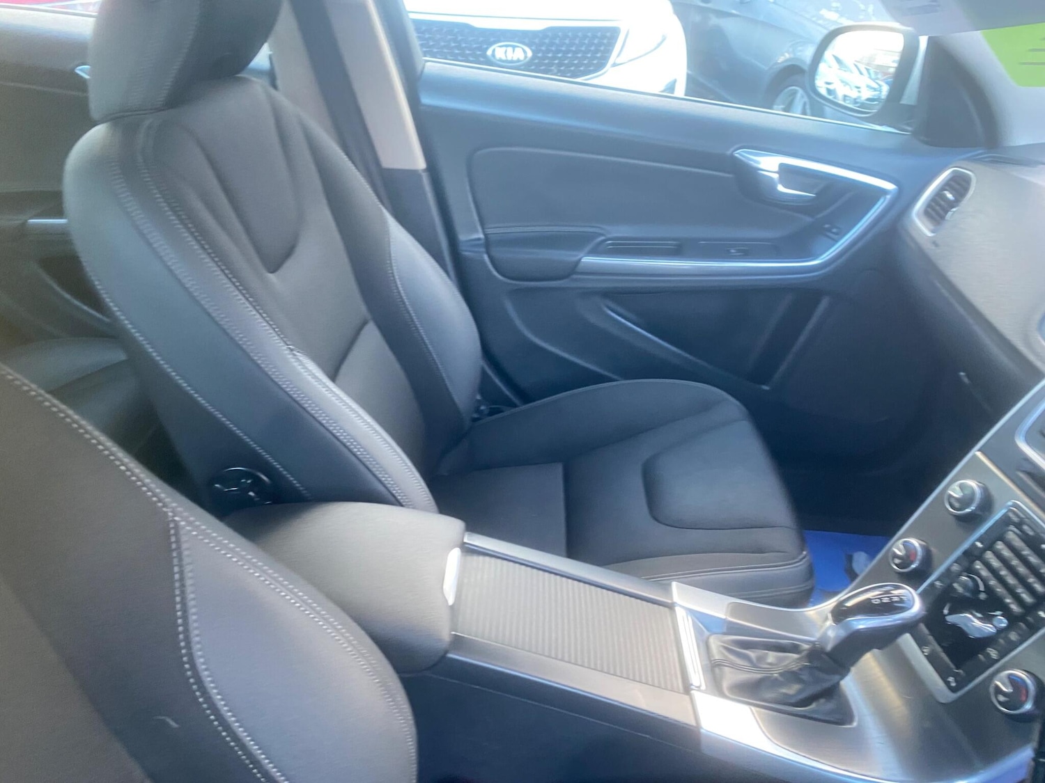 Used Volvo V60 2013 for sale - 77015840: Photo 46