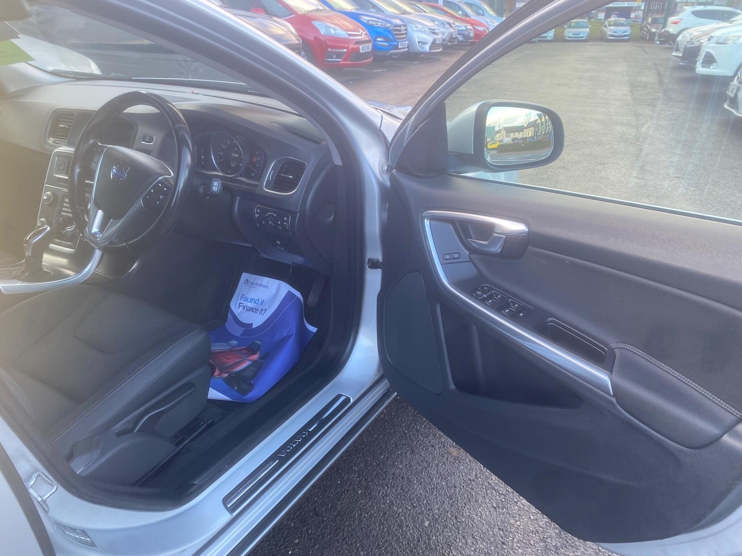 Used Volvo V60 2013 for sale - 77015840: Photo 57