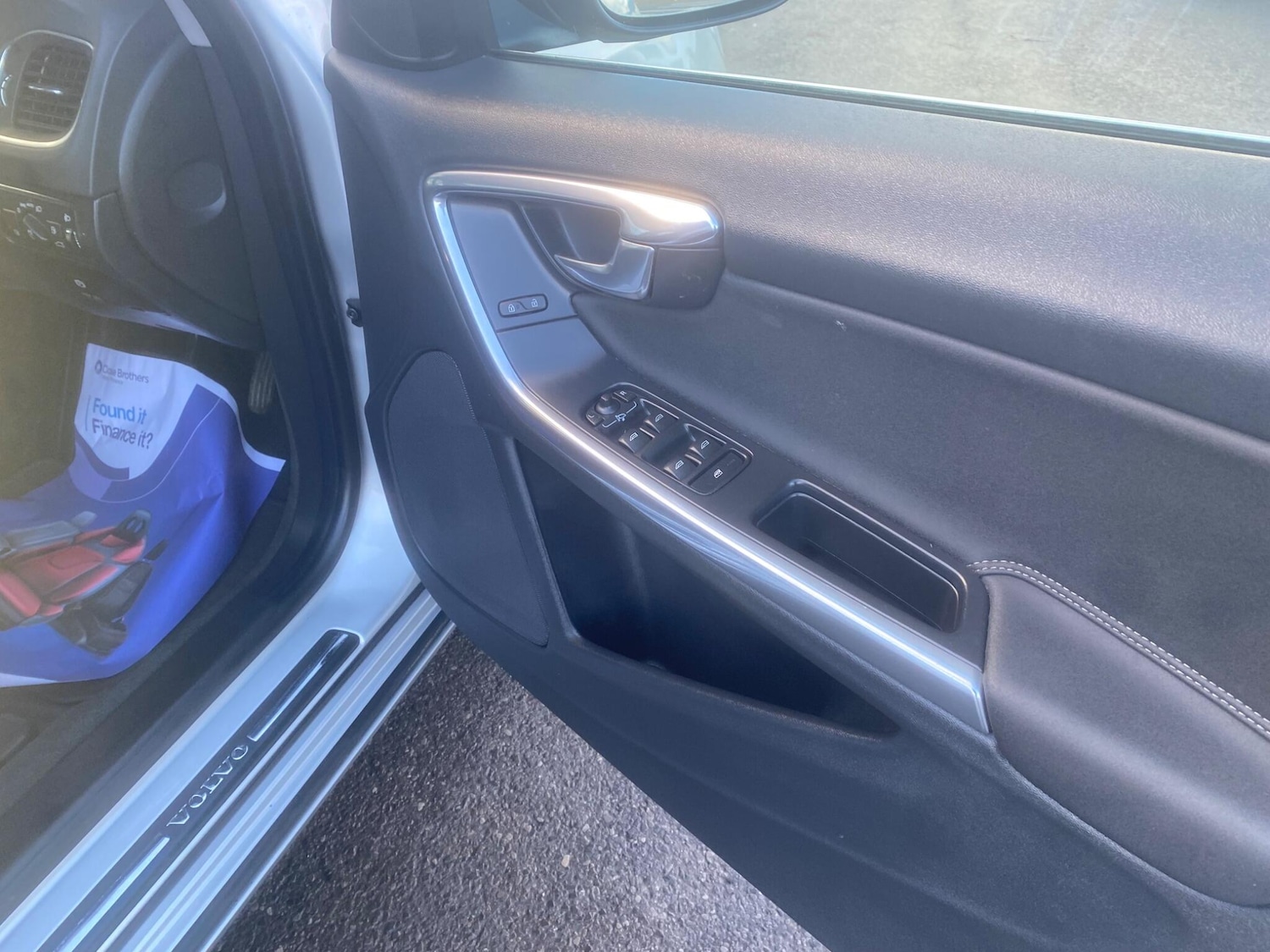 Used Volvo V60 2013 for sale - 77015840: Photo 78