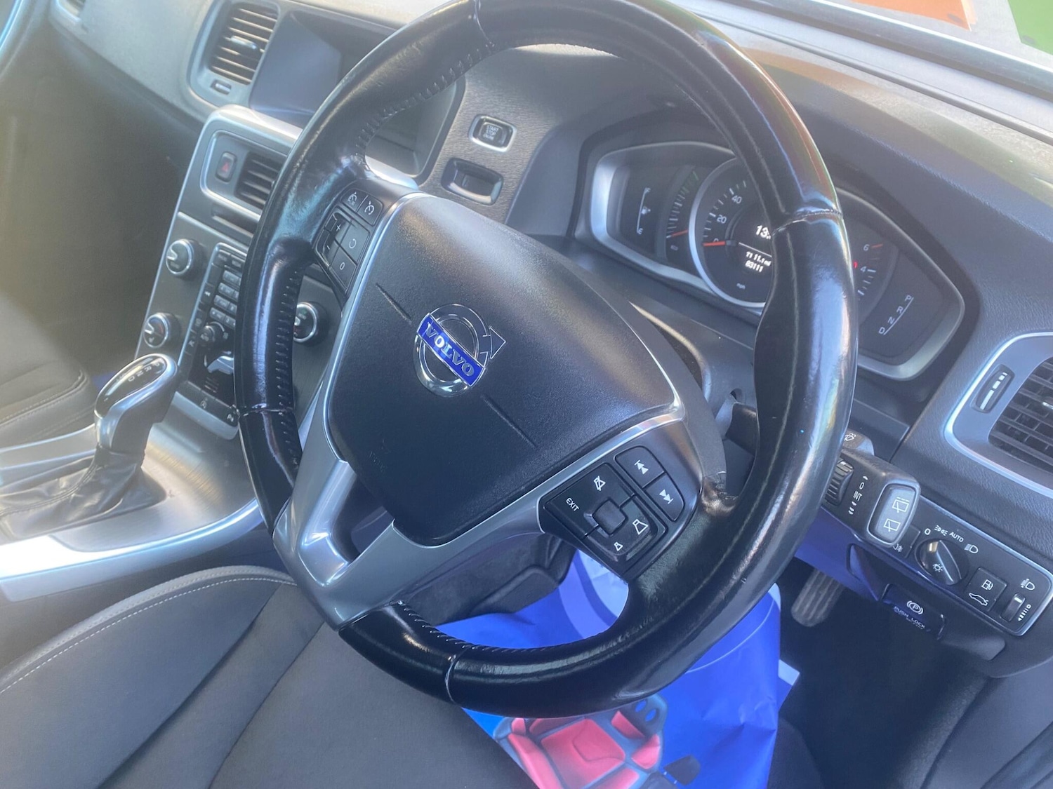 Used Volvo V60 2013 for sale - 77015840: Photo 81