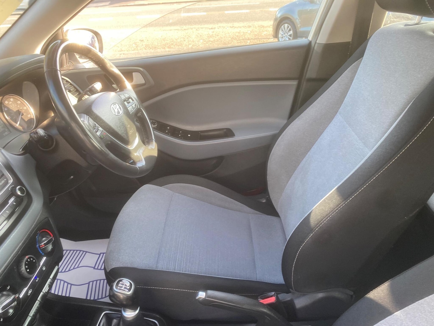 Used Hyundai i20 2015 for sale - 76550707: Photo 23