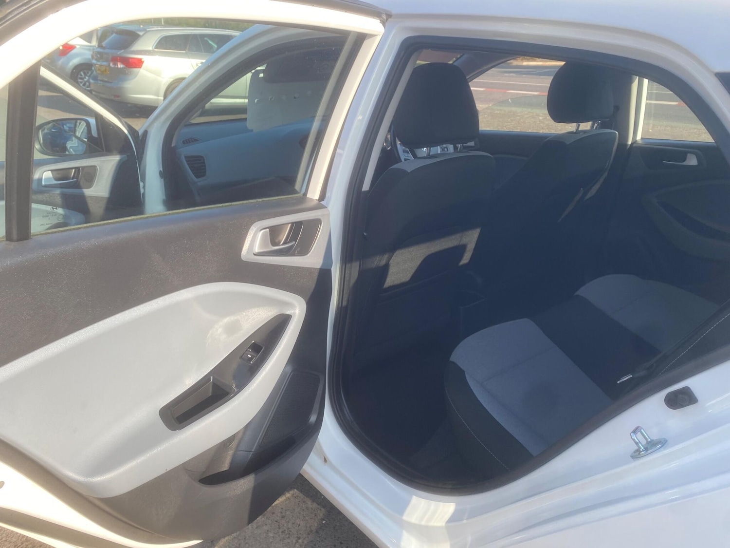 Used Hyundai i20 2015 for sale - 76550707: Photo 38