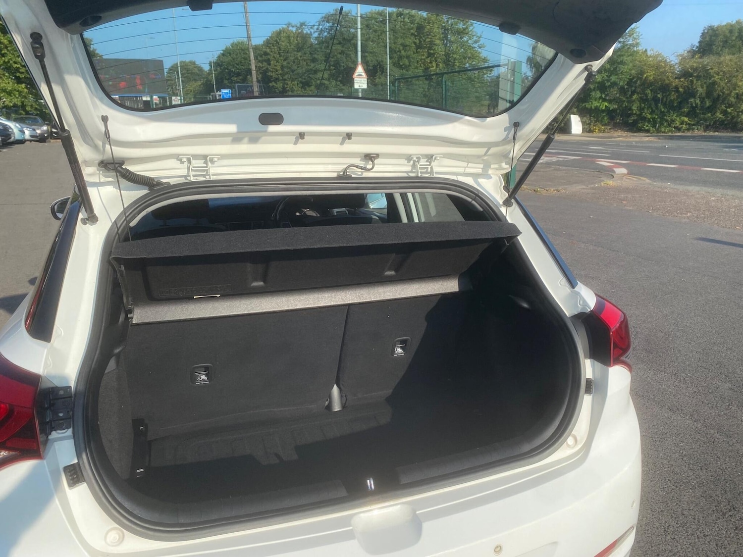 Used Hyundai i20 2015 for sale - 76550707: Photo 48