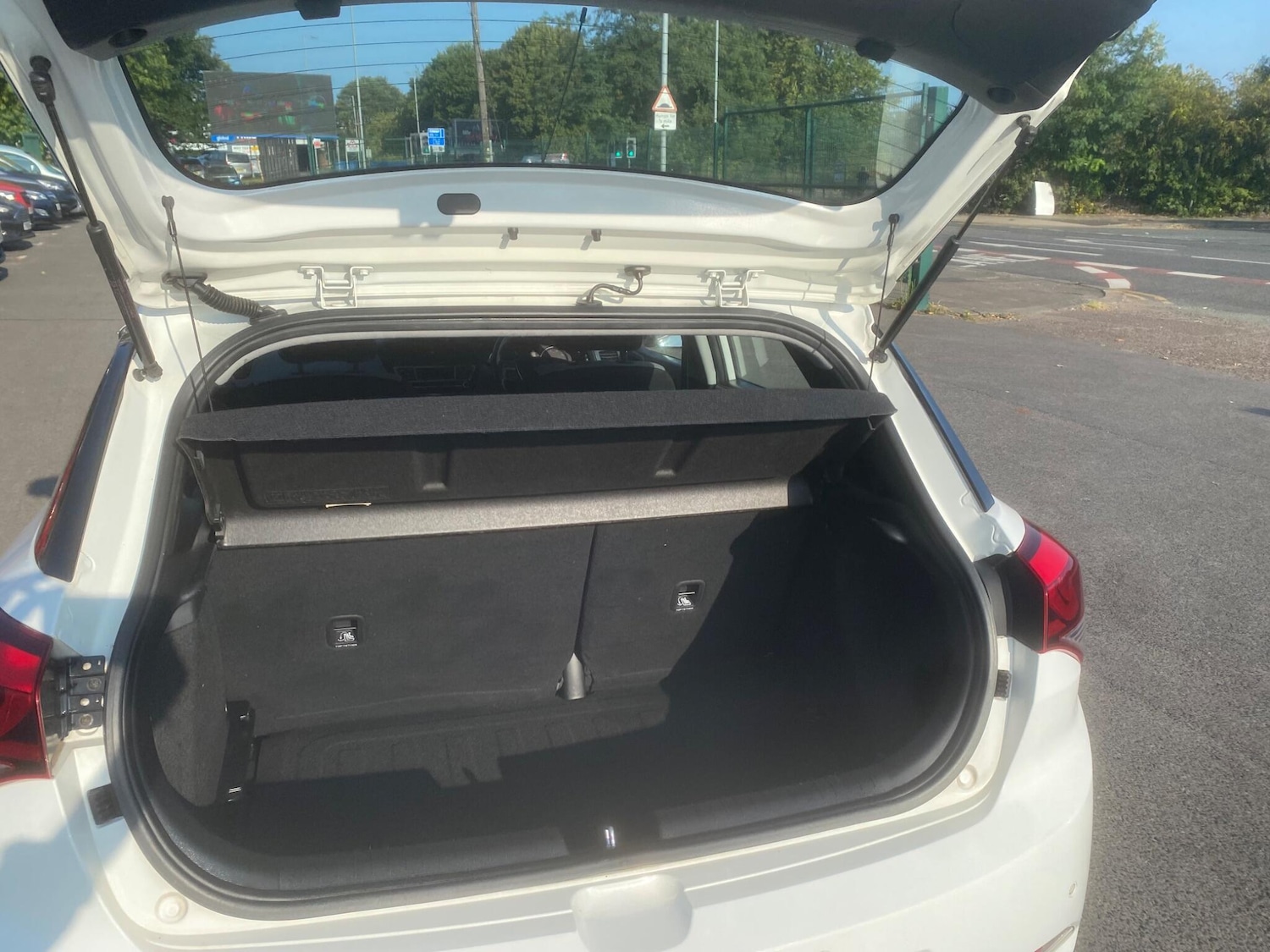 Used Hyundai i20 2015 for sale - 76550707: Photo 52