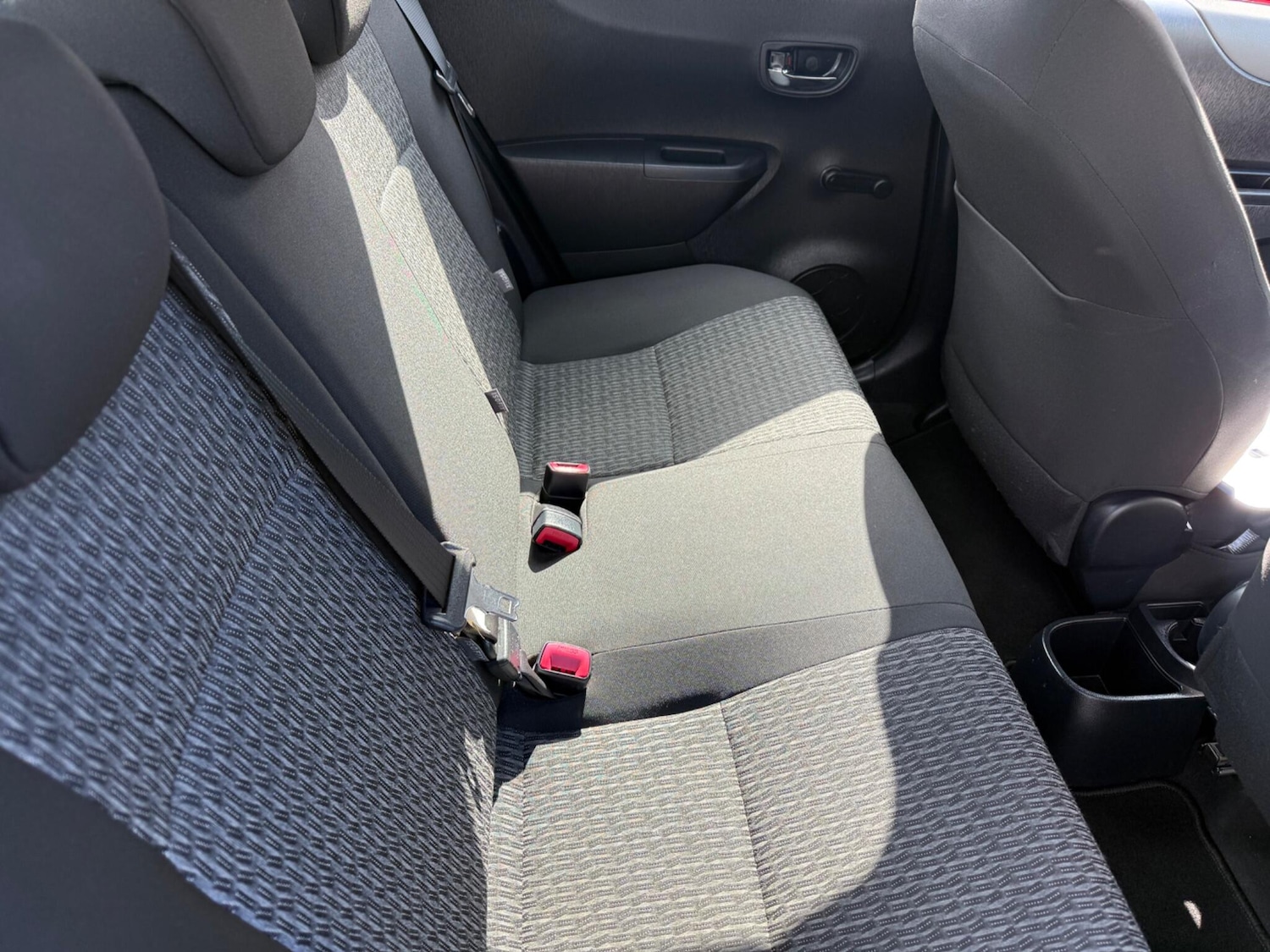 Used Toyota Yaris 2013 for sale - 76993579: Photo 16