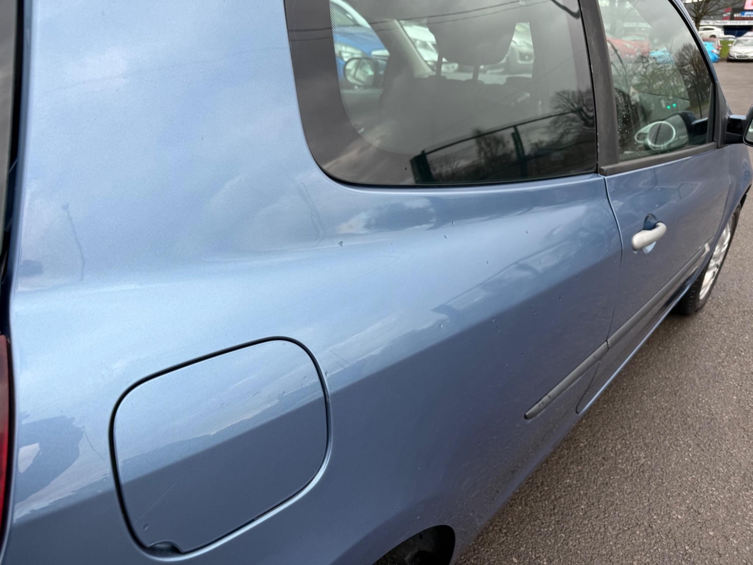 Used Renault Clio 2011 for sale - 76994167: Photo 14