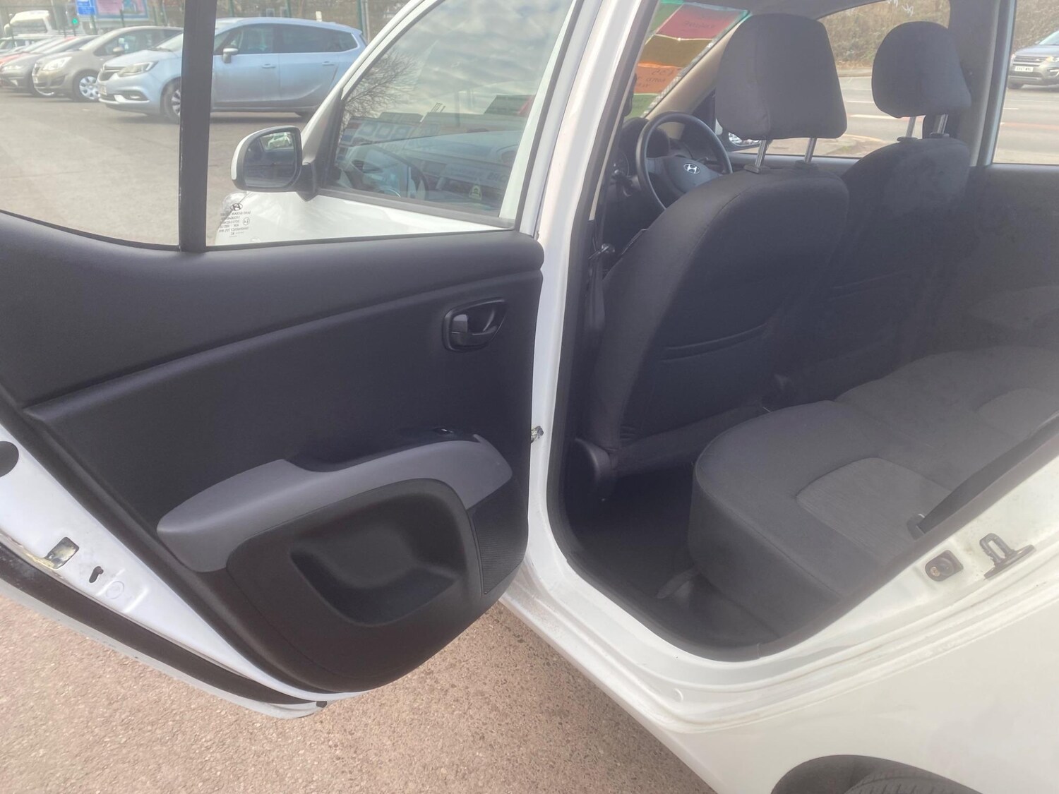 Used Hyundai i10 for sale - 76992986: Photo 27