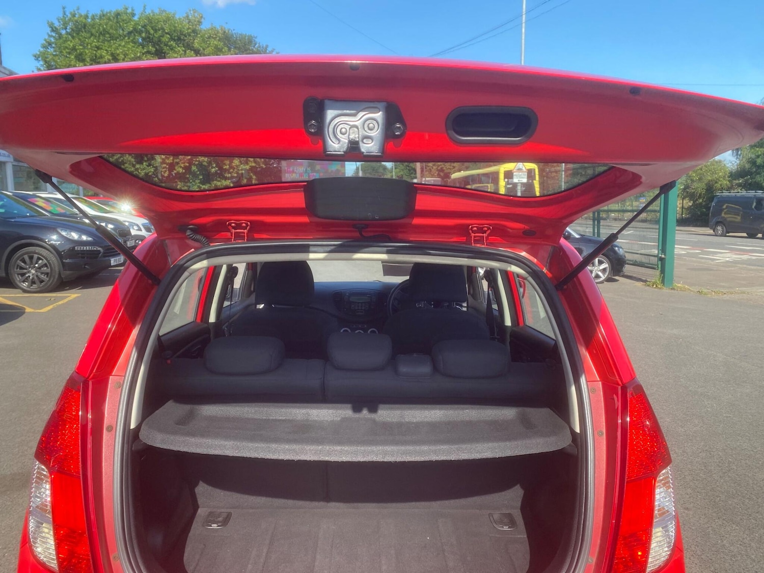 Used Hyundai i10 2010 for sale - 76549812: Photo 38