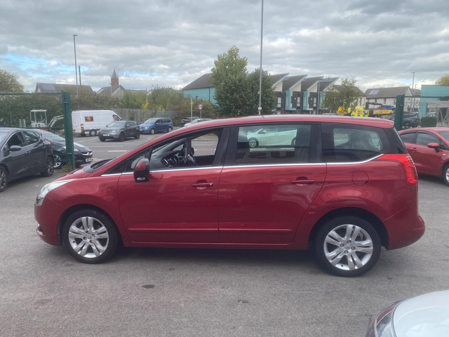 Used Peugeot 5008 2013 for sale - 76539617: Photo 10