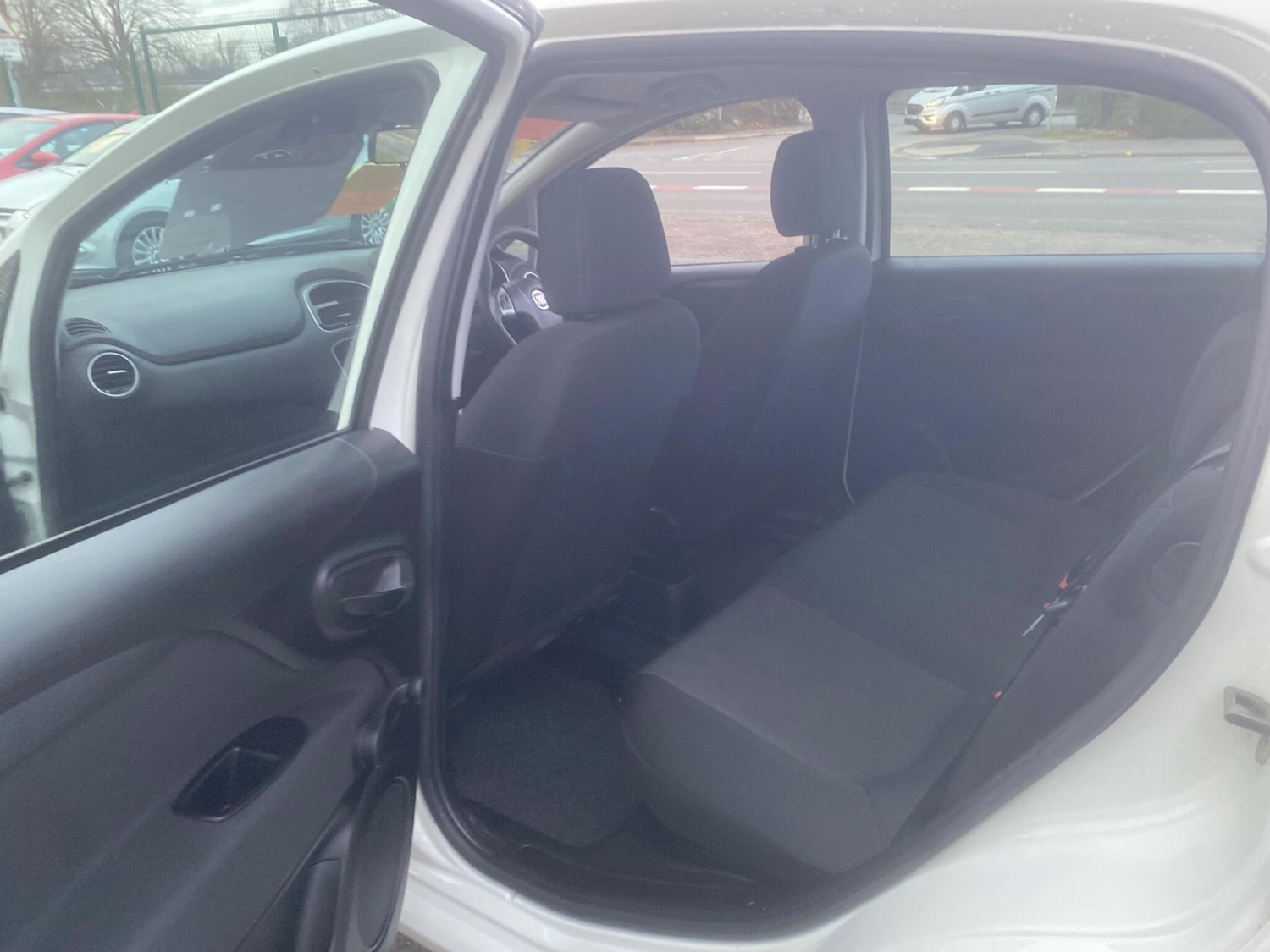 Used Fiat Punto 2015 for sale - 76832715: Photo 30