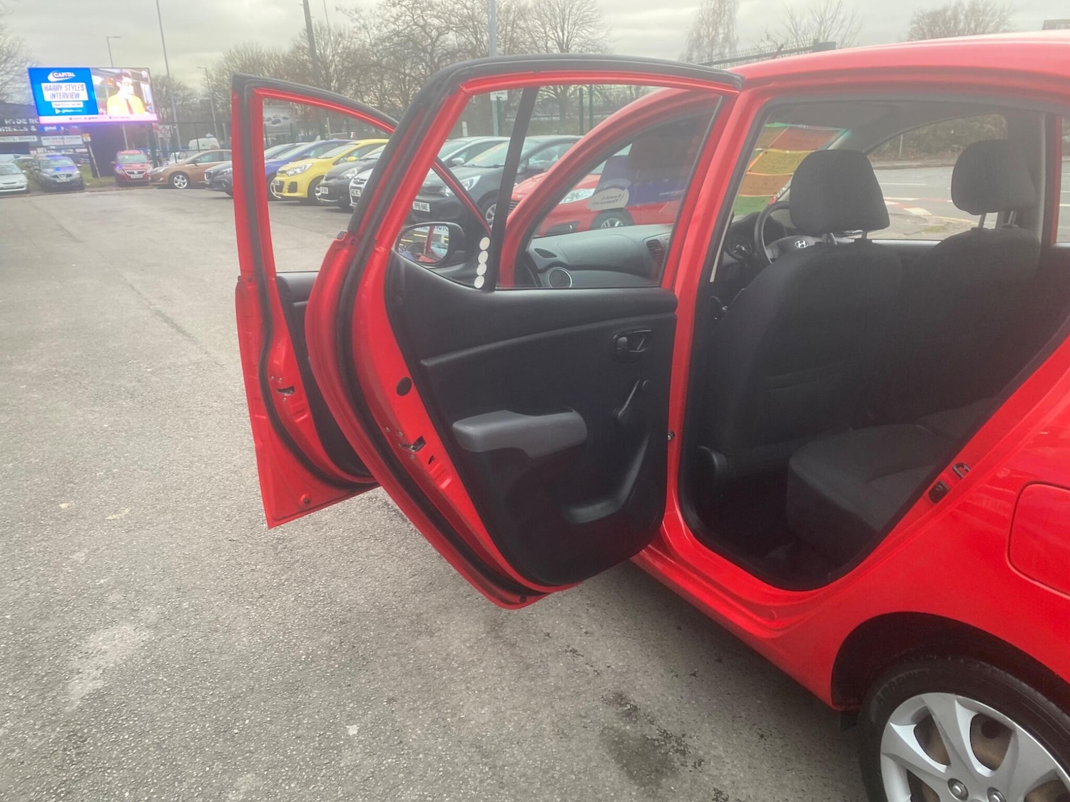 Used Hyundai i10 2013 for sale - 77305850: Photo 27