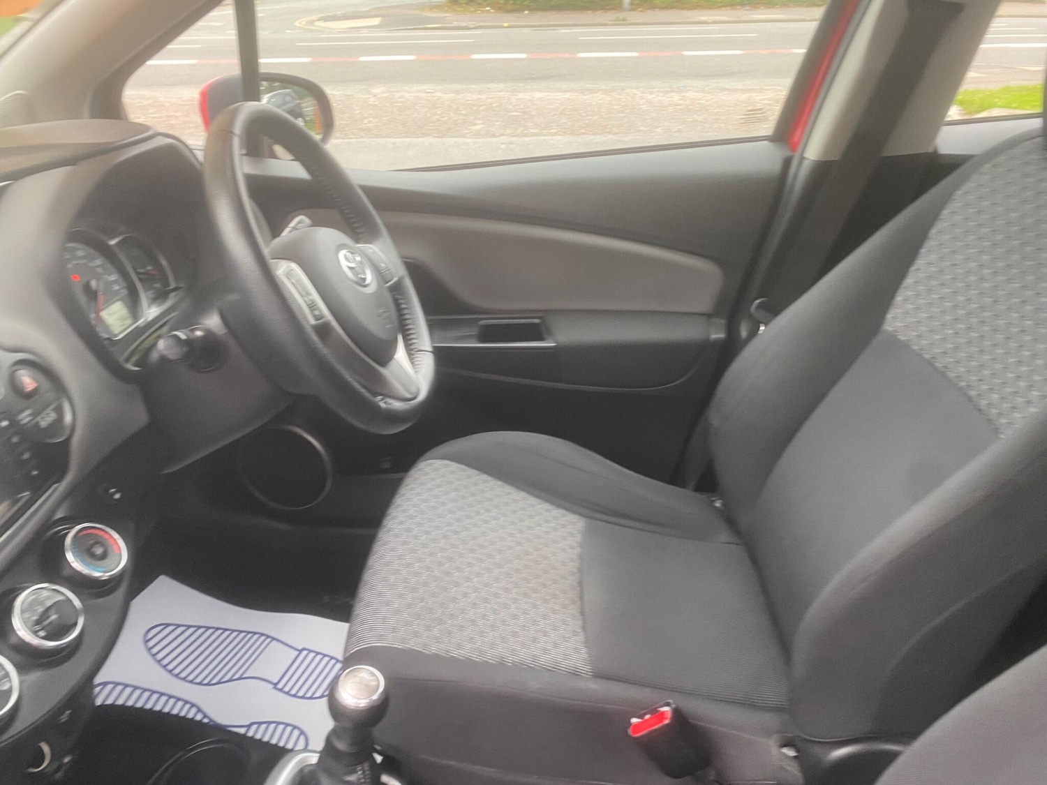 Used Toyota Yaris 2015 for sale - 76550633: Photo 15