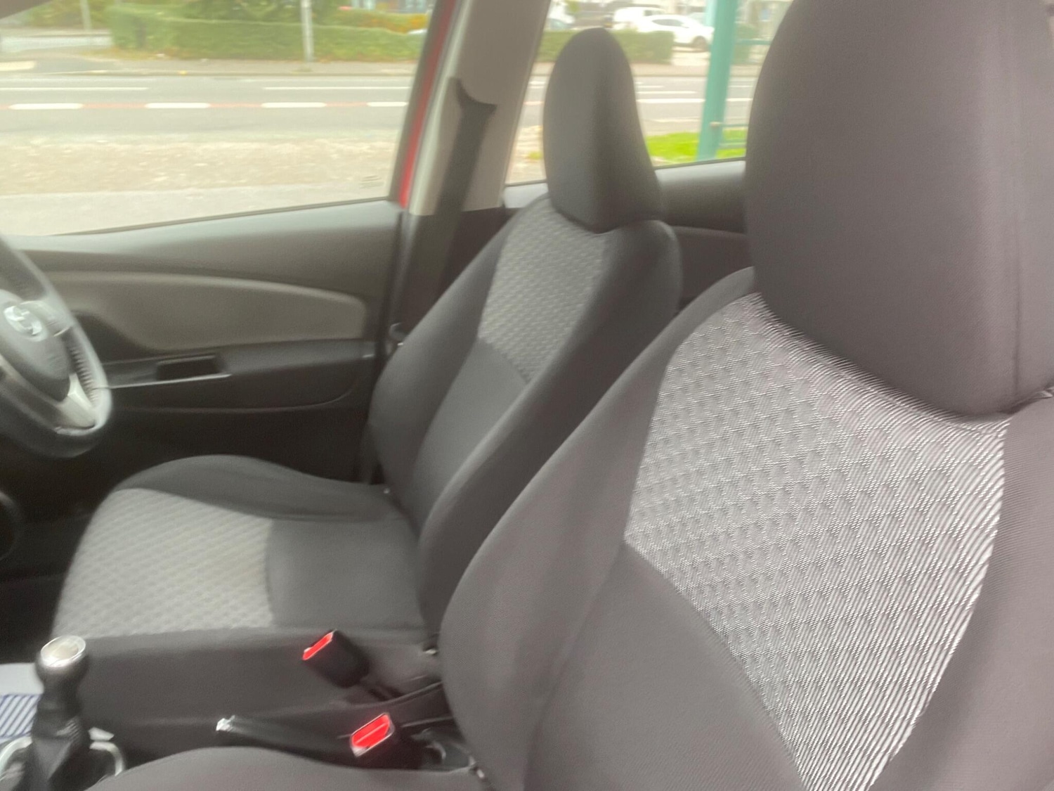 Used Toyota Yaris 2015 for sale - 76550633: Photo 18