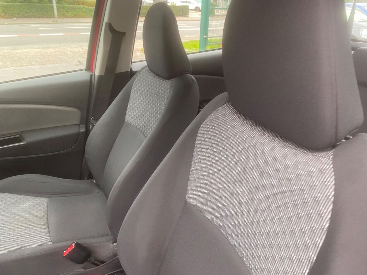 Used Toyota Yaris 2015 for sale - 76550633: Photo 19