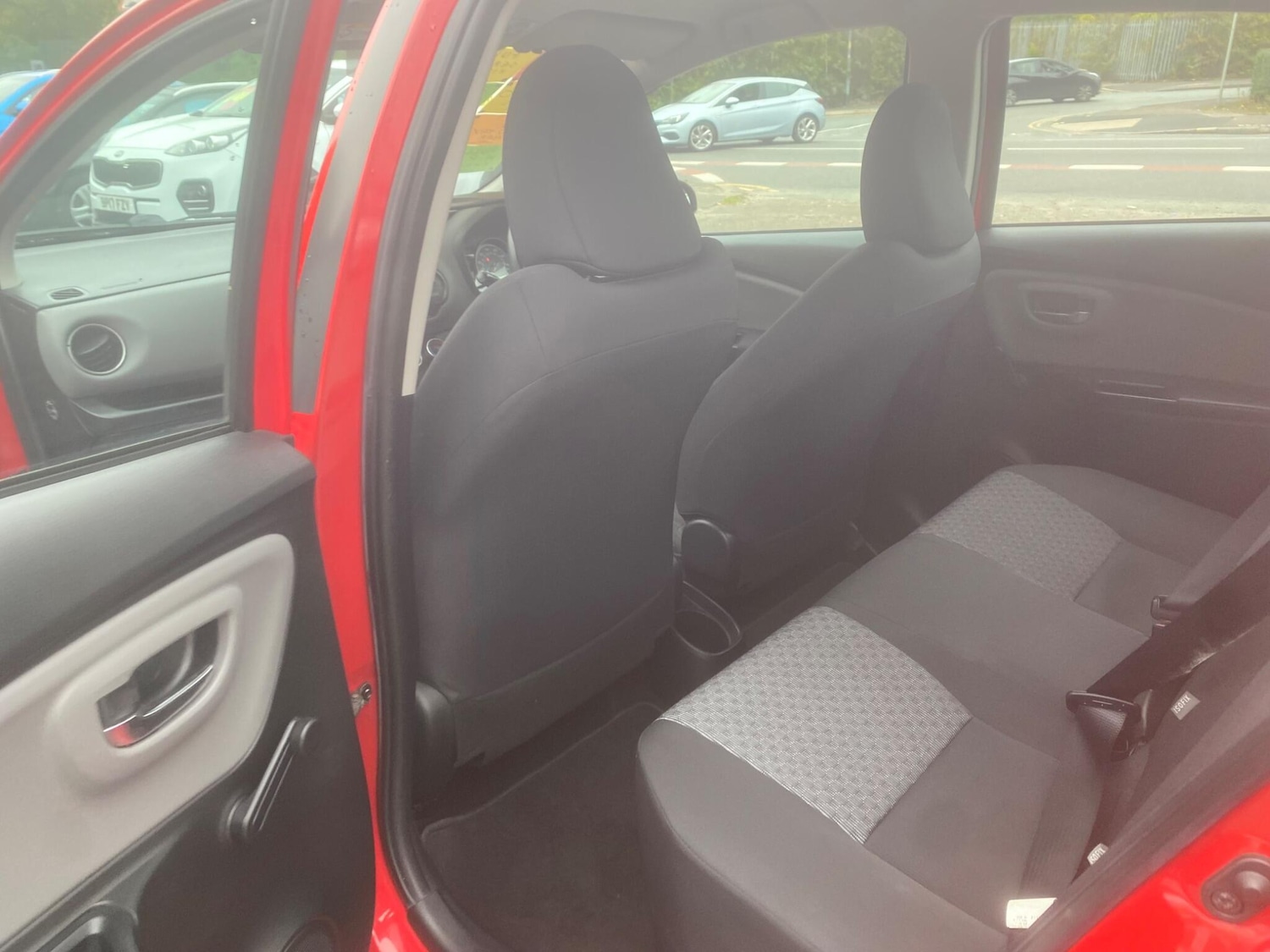 Used Toyota Yaris 2015 for sale - 76550633: Photo 29