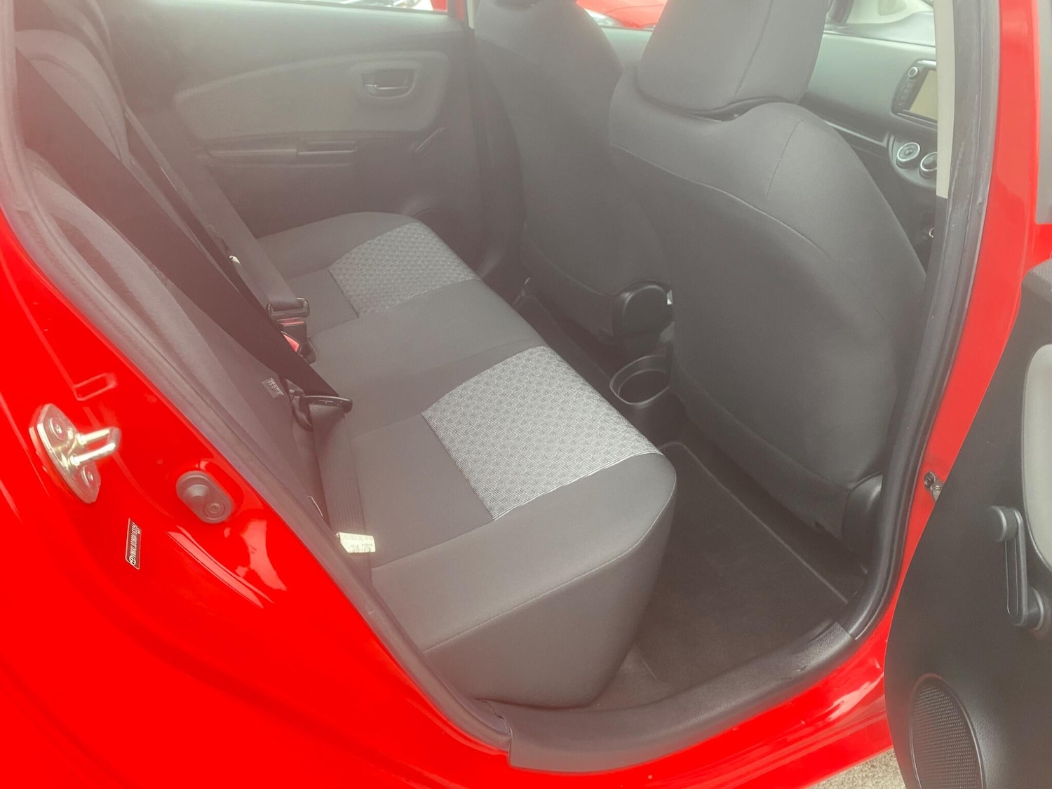 Used Toyota Yaris 2015 for sale - 76550633: Photo 43