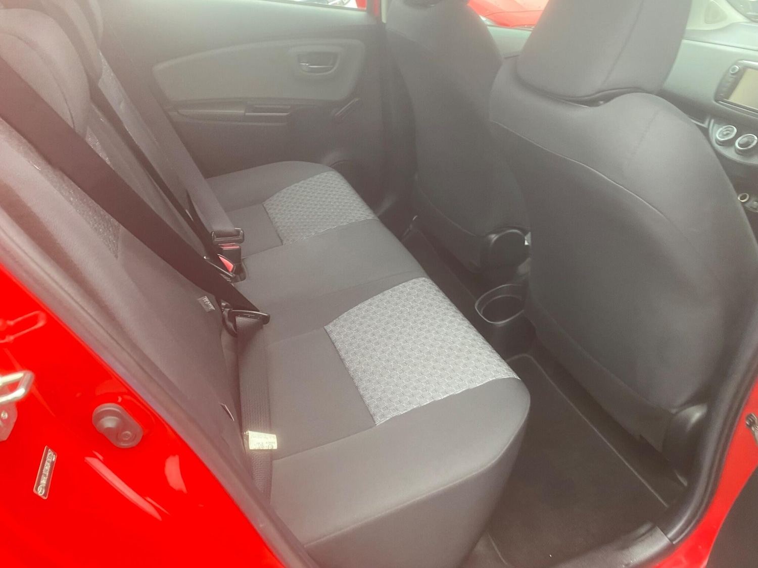 Used Toyota Yaris 2015 for sale - 76550633: Photo 44