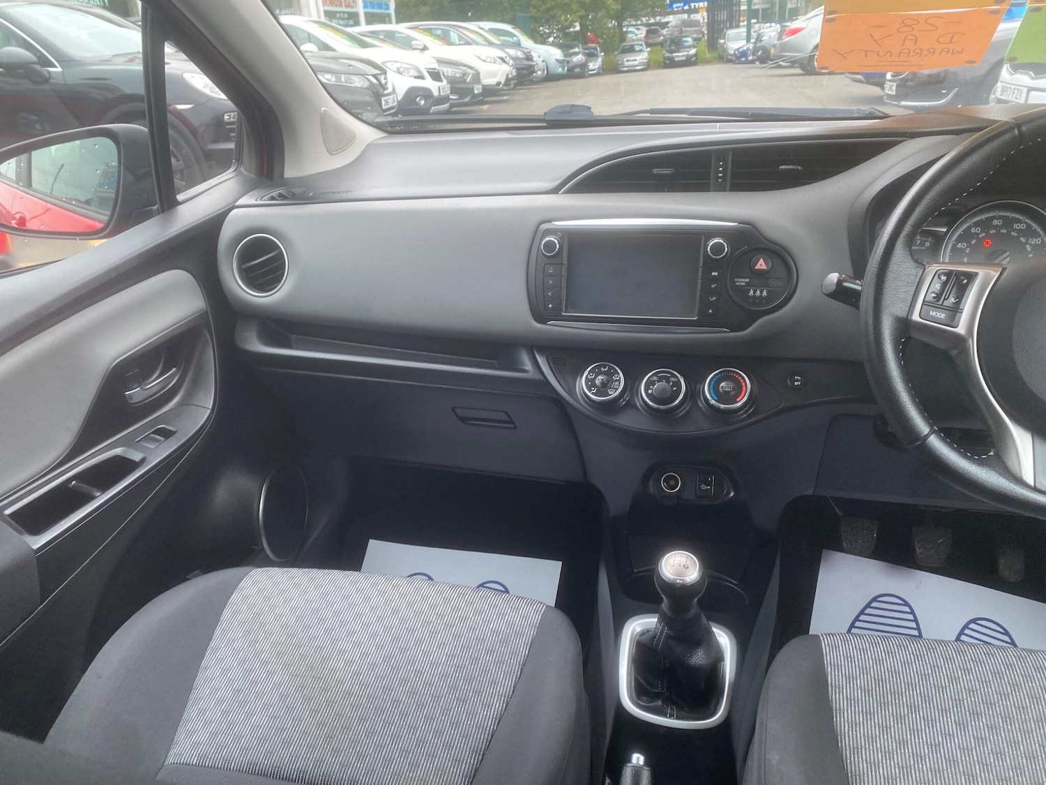 Used Toyota Yaris 2015 for sale - 76550633: Photo 46